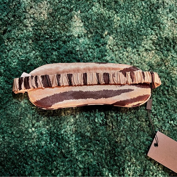 NWT Rails Sleep Mask - Picture 2 of 6